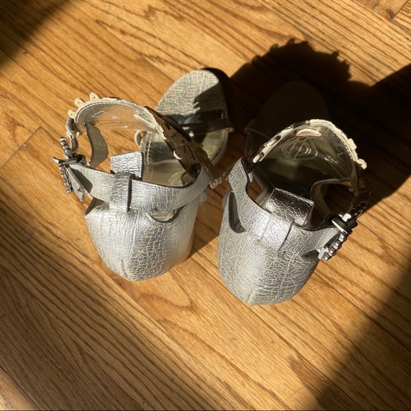 ⚡️Givenchy metallic leather lace heart block heels - Picture 3 of 16